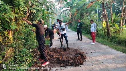 GIAT GOTONG ROYONG BERSAMA MASYARAKAT DESA PENGULON
